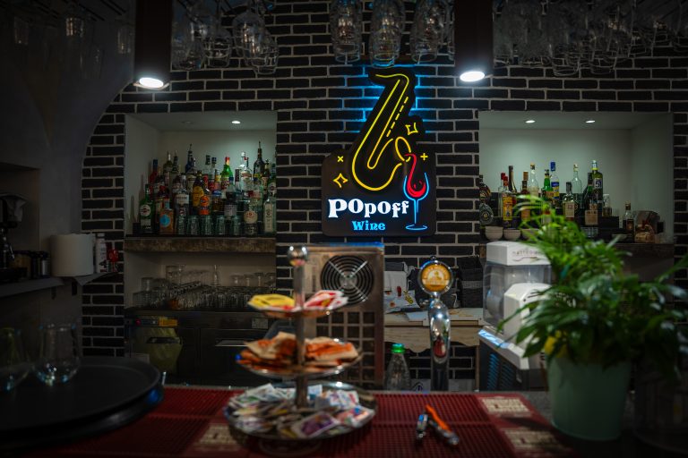 Ingresso del Ristorante Popoff in centro a Sanremo